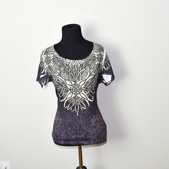 Tops - Super Cute Grey and Tan Print Top